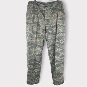 US Air-force Men’s Camo Button Up Cargo Pants Size 32 x 30 Authentic Uniform
